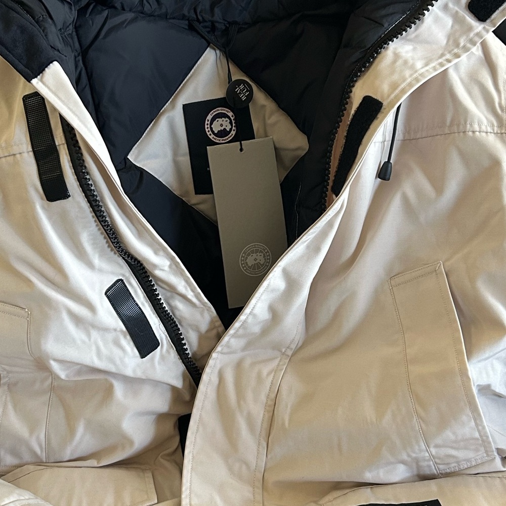 Canada Goose Women's Coat - Picture 6 of 6